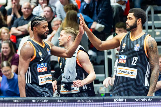 15 04 2026, xomx, Basketball easyCredit BBL Bundesliga, Niners Chemnitz RATHIOPHARM Ulm v l Malik Osborne Ratiopharm Ulm and Joel Soriano Ratiopharm Ulm Chemnitz