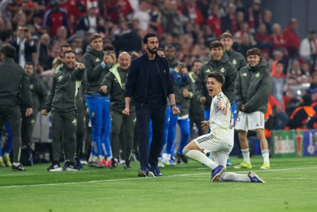 Arda Gueler Real Madrid CF, 15 celebrates his goal for 1 2 with Alvaro Arbeloa Real Madrid CF, Head Coach , GER, FC Bayern Muenchen vs Real Madrid CF, Football, UEFA Champions League, Quarter-final, Second leg, 2025 2026 season, 15 04 2026, GER, FC Bayern Muenchen vs Real Madrid CF, Football, UEFA Champions League, Quarter-final, Second leg, 2025 2026 season, 15 04 2026 Muenchen Copyright: xEibner-Pressefoto JennixMaulx EP_JML