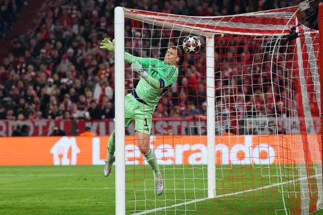Manuel Neuer 1 FC Bayern Muenchen gets the goal for 1 2 duch a free kick, FC Bayern Muenchen vs Real Madrid, Football, UEFA, Champions League, quarter-final, second leg, 15 04 2026 Muenchen Bayern Germany Copyright: xkolbert-press ChristianxKolbertx