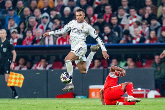 15.04.2026, FC Bayern München vs. Real Madrid, UEFA Champions League, Viertelfinale-Rückspiel Serge Gnabry (FC Bayern Muenchen, 7) Kylian Mbappe (Real Madrid, 9) Regulations prohibit any use of photographs as image sequences and or quasi video *** 15 04 2026, FC Bayern München vs Real Madrid, UEFA Champions League, quarter-final second leg Serge Gnabry FC Bayern Muenchen, 7 Kylian Mbappe Real Madrid, 9 Regulations prohibit any use of photographs as image sequences and or quasi video Copyright: xBahhoxKarax