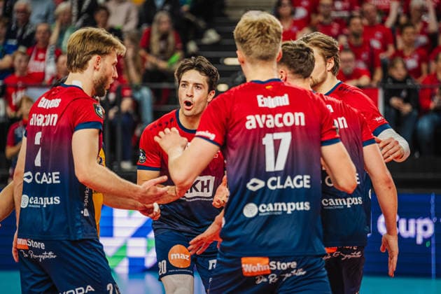 Volleyball Mens CEV Cup 2026 Final SVG Lüneburg vs Gas Sales Bluenergy Piacenza 15 04 2026 Ethan Champlin 20 SVG Lüneburg celebrates with the team