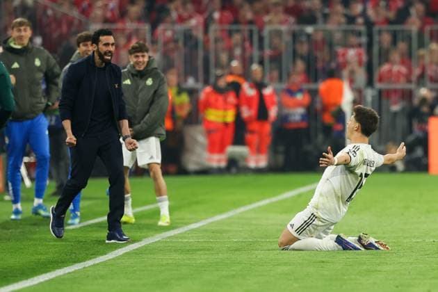 Head coach Alvaro Arbeloa CF Real Madrid , Arda Gueler 15 CF Real Madrid to score 1 2, FC Bayern Muenchen vs Real Madrid, Football, UEFA, Champions League, quarter-final, second leg, 15 04 2026 Muenchen Bayern Germany Copyright: xkolbert-press ChristianxKolbertx