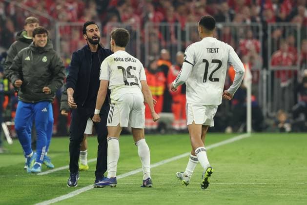 Head coach Alvaro Arbeloa CF Real Madrid , Arda Gueler 15 CF Real Madrid to score 1 2, FC Bayern Muenchen vs Real Madrid, Football, UEFA, Champions League, quarter-final, second leg, 15 04 2026 Muenchen Bayern Germany Copyright: xkolbert-press ChristianxKolbertx