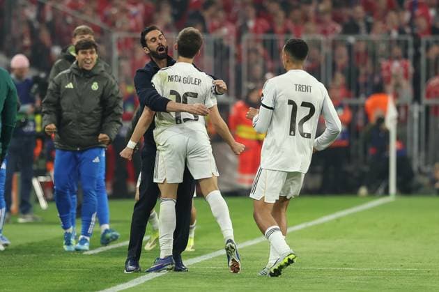 Head coach Alvaro Arbeloa CF Real Madrid , Arda Gueler 15 CF Real Madrid to score 1 2, FC Bayern Muenchen vs Real Madrid, Football, UEFA, Champions League, quarter-final, second leg, 15 04 2026 Muenchen Bayern Germany Copyright: xkolbert-press ChristianxKolbertx