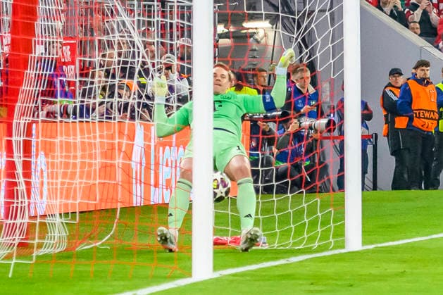 GER, UEFA CL, Quarter-final match 2, FC Bayern Muenchen GER vs Real Madrid ESP 15 04 2026, Allianz Arena, Muenchen, GER, UEFA CL, Quarter-final match 2, FC Bayern Muenchen GER vs Real Madrid ESP , UEFA regulations prohibit any use of photographs as image sequences and or quasi video, in the picture Manuel Neuer FCB 1 after the goal to 1 2 in the net nordphotoxGmbHx xStraubmeier nph00004