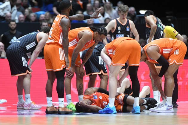 Eric Washington NINERS Chemnitz on the floor GER, NINERS Chemnitz vs ratiopharm ulm, Basketball, easyCredit BBL, Matchday 23, Season 2025 2026, 15 04 2026 GER, NINERS Chemnitz vs ratiopharm ulm, Basketball, easyCredit BBL, Matchday 23, Season 2025 2026, 15 04 2026 Chemnitz Copyright: xEibner-Pressefoto BertxHarzerx EP_BHR