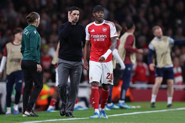 London, England, 15th April 2026. Mikel Arteta manager of Arsenal talks with Noni Madueke of Arsenal during the Arsenal vs Sporting Lisbon UEFA Champions League quarter final 2nd leg match at the Emirates Stadium, London. Picture credit should read: David Klein Sportimage EDITORIAL USE ONLY. No use with unauthorised audio, video, data, fixture lists, club league logos or live services. Online in-match use limited to 120 images, no video emulation. No use in betting, games or single club league player publications. SPI_037_DK_Arsenal_Sporting_Lisbon SPI-4686-0037