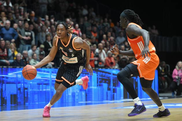 Mohamed Diakite ratiopharm ulm left and Aher Uguak NINERS Chemnitz right GER, NINERS Chemnitz vs ratiopharm ulm, Basketball, easyCredit BBL, Matchday 23, Season 2025 2026, 15 04 2026 GER, NINERS Chemnitz vs ratiopharm ulm, Basketball, easyCredit BBL, Matchday 23, Season 2025 2026, 15 04 2026 Chemnitz Copyright: xEibner-Pressefoto BertxHarzerx EP_BHR