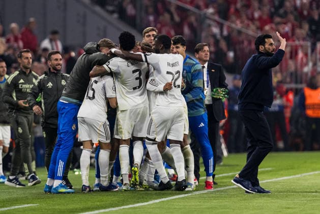 MUNICH, GERMANY - APRIL 15: Arda Gueler (Güler, Guler, Real Madrid, 15) celebrates scoring the 1:2 goal with teammates during the UEFA Champions League match between FC Bayern Muenchen vs. Real Madrid at Allianz Arena on the second leg of quarter finals of the UEFA Champions League on April 15, 2026 in Munich, Germany. Bavaria Germany Copyright: xSteffiexWunderlx