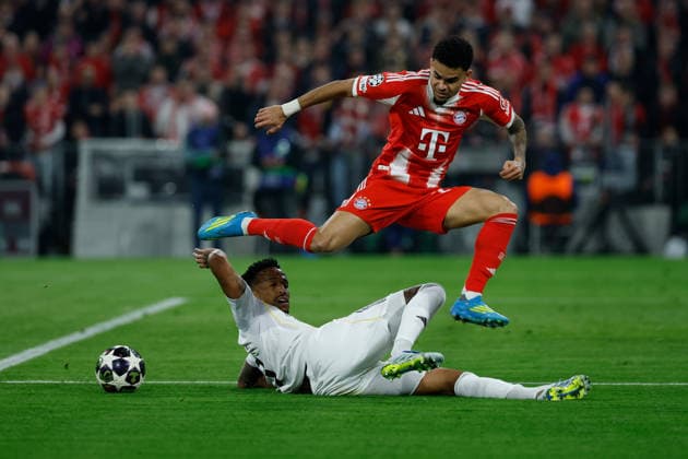 15 04 2026, xjrdrx, Football UEFA Champions League, FC Bayern Muenchen Real Madrid v l Eder Militao Real Madrid Luis Diaz FC Bayern Muenchen Zweikampf, Aktion, action, battle for the ball DFL DFB REGULATIONS PROHIBIT ANY USE OF PHOTOGRAPHS as IMAGE SEQUENCES and or QUASI VIDEO Muenchen