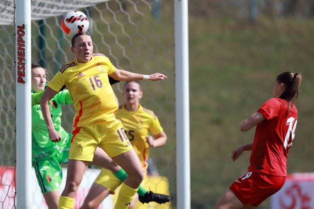 15.04.2026 GNIEZNO STADION MIEJSKI PILKA NOZNA KOBIET ( FOOTBALL QUALIFICATIONS UEFA WOMEN™S UNDER-19 CHAMPIONSHIP GAME POLAND - BELGIUM ), KWALIFIKACJE MIISTRZOSTWA EUROPU U-19 KOBIET MECZ POLSKA - BELGIA NZ. (L) LAURA LEZERUE , (R) KINGA KLIMCZAK FOTO JAKUB PIASECKI CYFRASPORT NEWSPIX.PL --- newspix.pl POLAND OUT! 
