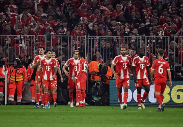 15 04 2026, xemx, Football UEFA Champions League, FC Bayern Muenchen Real Madrid v l Harry Kane FC Bayern Muenchen celebrate the goal, Der Torjubel zum 2 2 DFL DFB REGULATIONS PROHIBIT ANY USE OF PHOTOGRAPHS as IMAGE SEQUENCES and or QUASI VIDEO Muenchen