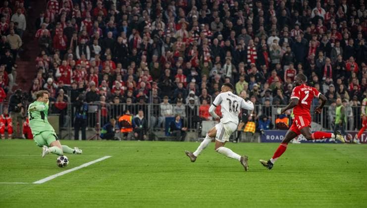 Soccer, Men, 2025 2026 season, Champions League quarter-final, second leg , FC Bayern Munich Real Madrid, Kylian Mbappe M , Real Madrid scores the goal to 2 3 against goalkeeper Manuel Neuer Bayern Munich and Dayot Upamecano Bayern Munich , 15 04 2026, Copyright: xMatthiasxKochx