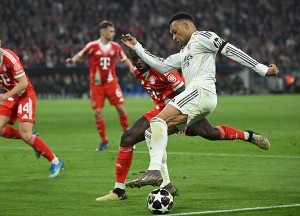 15 04 2026, xemx, Football UEFA Champions League, FC Bayern Muenchen Real Madrid v l Dayot Upamecano FC Bayern Muenchen , Kylian Mbappe Real Madrid DFL DFB REGULATIONS PROHIBIT ANY USE OF PHOTOGRAPHS as IMAGE SEQUENCES and or QUASI VIDEO Muenchen