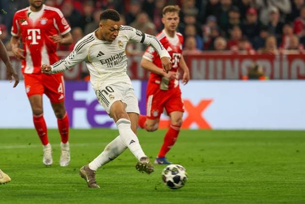 Kylian Mbappe 10 CF Real Madrid scores the goal for 2 3, FC Bayern Muenchen vs Real Madrid, Football, UEFA, Champions League, quarter-final, second leg, 15 04 2026 Muenchen Bayern Germany Copyright: xkolbert-press ChristianxKolbertx