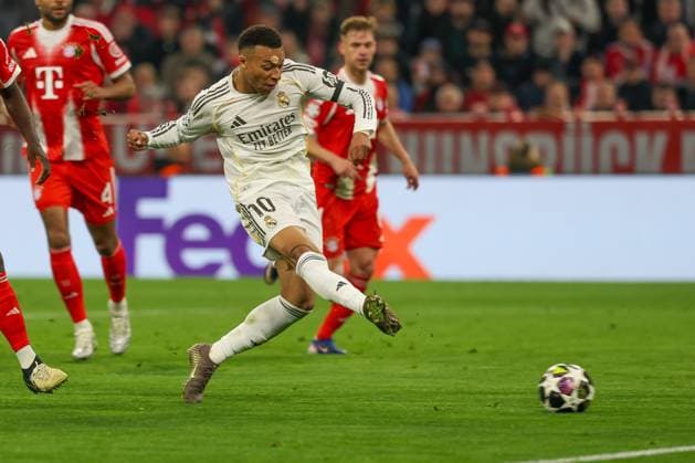 Kylian Mbappe 10 CF Real Madrid scores the goal for 2 3, FC Bayern Muenchen vs Real Madrid, Football, UEFA, Champions League, quarter-final, second leg, 15 04 2026 Muenchen Bayern Germany Copyright: xkolbert-press ChristianxKolbertx