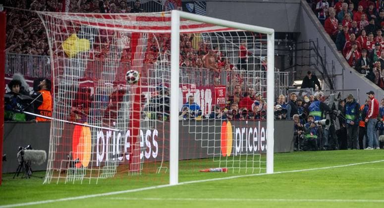 Soccer, Men, Season 2025 2026, Champions League quarter-final, second leg , FC Bayern Munich Real Madrid, Arda Güler not in picture, Real Madrid scores the goal to 0 1 against goalkeeper Manuel Neuer not in picture, Bayern Munich , 15 04 2026, Copyright: xMatthiasxKochx
