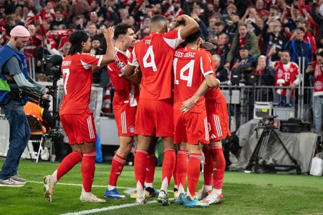 the team celebrates Harry Kanes goal 9 FC Bayern Muenchen celebrates his goal for 2 2, FC Bayern Muenchen vs Real Madrid, Football, Champions League, quarter-final, 15 04 2026 Muenchen Bayern Germany Copyright: xkolbert-press MarkusxVerwimpx