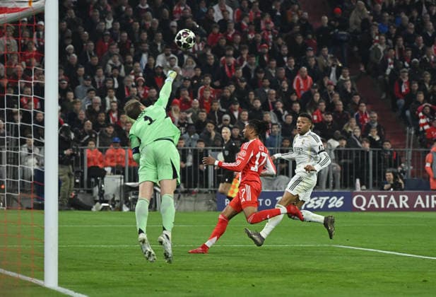 15 04 2026, xemx, Football UEFA Champions League, FC Bayern Muenchen Real Madrid v l Manuel Neuer FC Bayern Muenchen , Michael Olise FC Bayern Muenchen , Kylian Mbappe Real Madrid DFL DFB REGULATIONS PROHIBIT ANY USE OF PHOTOGRAPHS as IMAGE SEQUENCES and or QUASI VIDEO Muenchen