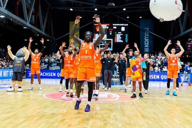 15 04 2026, xomx, Basketball easyCredit BBL Bundesliga, Niners Chemnitz RATHIOPHARM Ulm v l The game is over The Chemnitz team wins 79 66 Chemnitz
