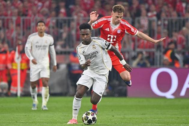 Joshua KIMMICH Bayern Muenchen , action,duel against Vinicius JUNIOR Real Madrid Football Champions League,season 2025 26, quarter-final FC Bayern Muenchen Real Madrid on 15 04 2026 A L L I A N Z A R E N A