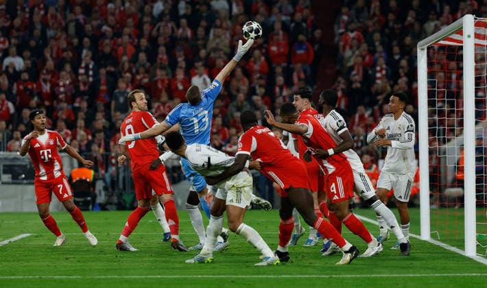 15 04 2026, xjrdrx, Football UEFA Champions League, FC Bayern Muenchen Real Madrid v l Harry Kane FC Bayern Muenchen , Andriy Lunin Real Madrid DFL DFB REGULATIONS PROHIBIT ANY USE OF PHOTOGRAPHS as IMAGE SEQUENCES and or QUASI VIDEO Muenchen