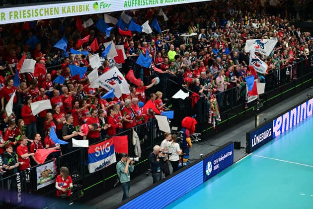 GER VB, CEV Cup, Final, SVG Lueneburg vs Gas Sales Bluenergy Volley Piacenza, 15 04 2026, GER VB, CEV Cup, Final, SVG Lueneburg vs Gas Sales Bluenergy Volley Piacenza, in the picture feature fan block of the Lueneburg team nordphotoxGmbH xWitke nph00002