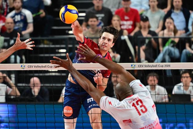GER VB, CEV Cup, Final, SVG Lueneburg vs Gas Sales Bluenergy Volley Piacenza, 15 04 2026, GER VB, CEV Cup, Final, SVG Lueneburg vs Gas Sales Bluenergy Volley Piacenza, in the picture Cole Matthew Young SVG 8 tries to assert himself against Robertlandy Simon Aties Piacenza 13 nordphotoxGmbH xWitke nph00002