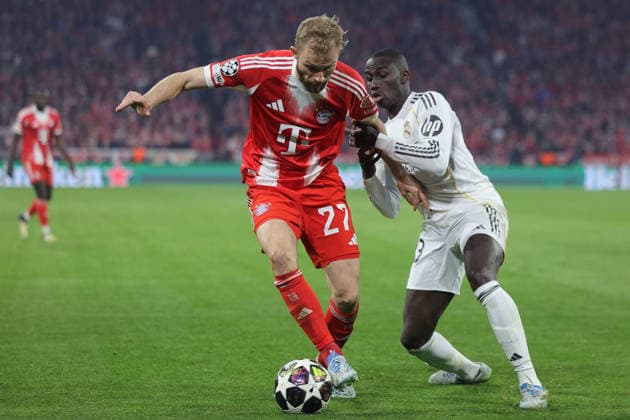 Soccer UEFA Champions League quarter-final second leg FC Bayern Munich Real Madrid on 15 04 2026 at the Allianz Arena in Munich Konrad Laimer Munich , left Ferland Mendy Madrid , right xJRx