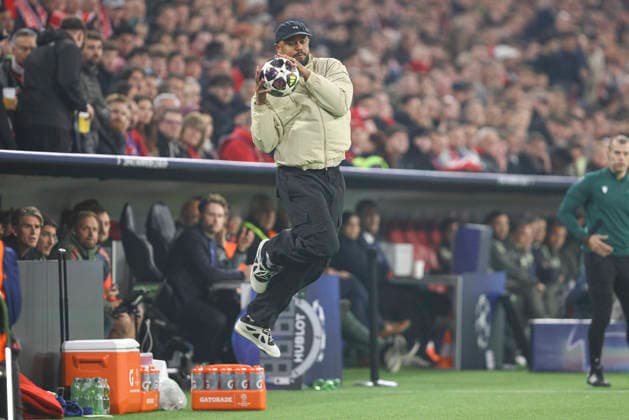 Trainer Vincent Kompany FC Bayern München controls the ball during the UEFA Champions League 2025 26 Quarter Final Second Leg match between FC Bayern München and Real Madrid CF at Football Arena Munich on April 15, 2026 in Munich, Germany Photo by Oliver Kaelke DeFodi Images