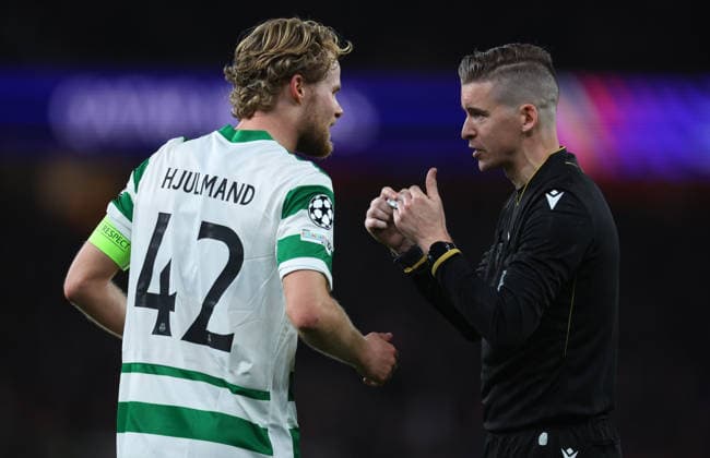 Arsenal FC v Sporting Clube de Portugal - UEFA Champions League 2025 26 Quarter-Final Second Leg Referee Francois Letexier speaks to Morten Hjulmand of Sporting Clube de Portugal during the UEFA Champions League 2025 26 Quarter-Final Second Leg match between Arsenal FC and Sporting Clube de Portugal at Arsenal Stadium on April 15, 2026 in London, England. WARNING! This Photograph May Only Be Used For Newspaper And Or Magazine Editorial Purposes. May Not Be Used For Publications Involving 1 player, 1 Club Or 1 Competition Without Written Authorisation From Football DataCo Ltd. For Any Queries, Please Contact Football DataCo Ltd on +44 (0) 207 864 9121 London Arsenal Stadium England United Kingdom Copyright: xAllstarxPicturexLibraryxLtdx