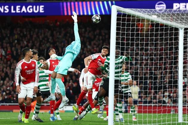 The corner of Max Dowman of Arsenal beats Rui Silva of Sporting CP almost going in at the far post Arsenal v Sporting, UEFA Champions League, Quarter Final, Second Leg, Football, Emirates Stadium, London, UK - 15 Apr 2026London Emirates Stadium United Kingdom EDITORIAL USE ONLY No use with unauthorised audio, video, data, fixture lists, club league logos or live services. Online in-match use limited to 120 images, no video emulation. No use in betting, games or single club league player publications.  Copyright: xSimonxDael Shutterstockx 16828544bc