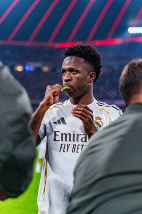 15 04 2026, FC Bayern München vs Real Madrid, UEFA Champions League, quarter-final second leg Vinicius Junior Real Madrid, 7 Regulations prohibit any use of photographs as image sequences and or quasi video Copyright: xBahhoxKarax