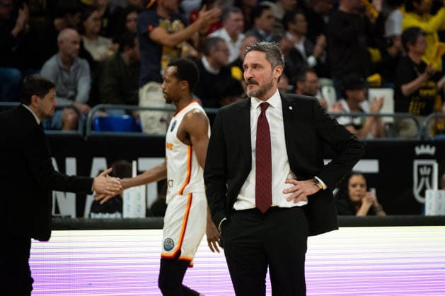 La Laguna Tenerife v Galatasaray - Basketball Champions League CANARY ISLAND, SPAIN - APRIL 15: Head coach Gianmarco Pozzecco of Galatasary looks on during last match of quarter-finals of Basketball Champions League match between Galatasaray and La Laguna Tenerife at Santiago Martín in San Cristobal de la Laguna, Canary Islands, Spain on April 15, 2026. Andres Gutierrez Anadolu Canary Island Spain. Editorial use only. Please get in touch for any other usage.  Copyright: x2026xAnadoluxAndresxGutierrezx