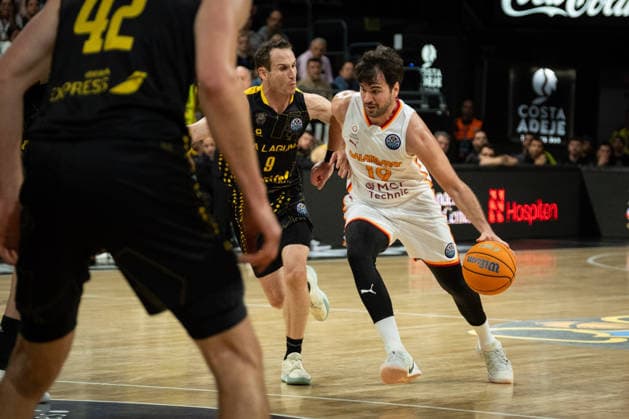 La Laguna Tenerife v Galatasaray - Basketball Champions League CANARY ISLAND, SPAIN - APRIL 15: Bugrahan Tuncer of Galatasary in action against Marcelinho Huertas of La Laguna Tenerife during last match of quarter-finals of Basketball Champions League match between Galatasaray and La Laguna Tenerife at Santiago Martín in San Cristobal de la Laguna, Canary Islands, Spain on April 15, 2026. Andres Gutierrez Anadolu Canary Island Spain. Editorial use only. Please get in touch for any other usage.  Copyright: x2026xAnadoluxAndresxGutierrezx