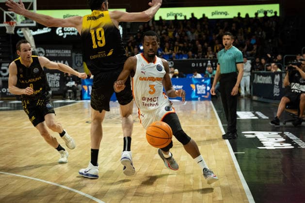 La Laguna Tenerife v Galatasaray - Basketball Champions League CANARY ISLAND, SPAIN - APRIL 15: Errick McCollum of Galatasary in action against Shermadini of La Laguna Tenerife during last match of quarter-finals of Basketball Champions League match between Galatasaray and La Laguna Tenerife at Santiago Martín in San Cristobal de la Laguna, Canary Islands, Spain on April 15, 2026. Andres Gutierrez Anadolu Canary Island Spain. Editorial use only. Please get in touch for any other usage.  Copyright: x2026xAnadoluxAndresxGutierrezx