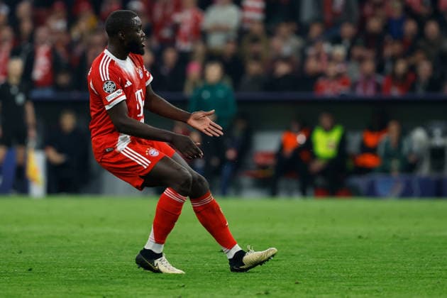 15 04 2026, xjrdrx, Football UEFA Champions League, FC Bayern Muenchen Real Madrid v l Dayot Upamecano FC Bayern Muenchen gives instructions, gesticulates, gesticulate with arms gives instructions, gesticulate DFL DFB REGULATIONS PROHIBIT ANY USE OF PHOTOGRAPHS as IMAGE SEQUENCES and or QUASI VIDEO Muenchen