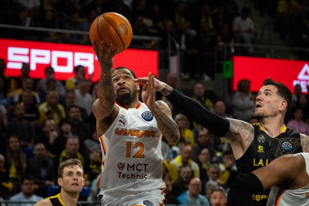 La Laguna Tenerife v Galatasaray - Basketball Champions League CANARY ISLAND, SPAIN - APRIL 15: James Palmer of Galatasary in action against Fran Guerra of La Laguna Tenerife during last match of quarter-finals of Basketball Champions League match between Galatasaray and La Laguna Tenerife at Santiago Martín in San Cristobal de la Laguna, Canary Islands, Spain on April 15, 2026. Andres Gutierrez Anadolu Canary Island Spain. Editorial use only. Please get in touch for any other usage.  Copyright: x2026xAnadoluxAndresxGutierrezx