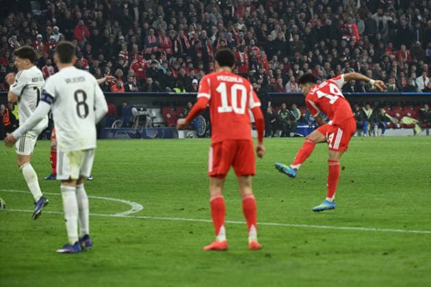 15 04 2026, xemx, Football UEFA Champions League, FC Bayern Muenchen Real Madrid v l Luis Diaz FC Bayern Muenchen Torschuetze, erzielt das Tor, Treffer, scores the goal 3 3 DFL DFB REGULATIONS PROHIBIT ANY USE OF PHOTOGRAPHS as IMAGE SEQUENCES and or QUASI VIDEO Muenchen