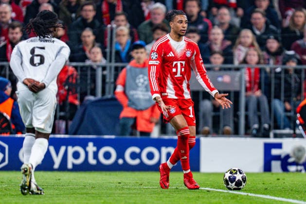 15 04 2026, FC Bayern München vs Real Madrid, UEFA Champions League, quarter-final second leg Michael Olise FC Bayern Muenchen, 17 Eduardo Camavinga Real Madrid, 6 Regulations prohibit any use of photographs as image sequences and or quasi video Copyright: xBahhoxKarax