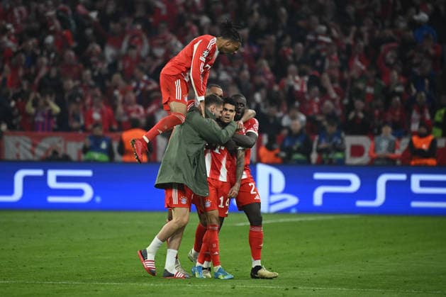 15 04 2026, xemx, Football UEFA Champions League, FC Bayern Muenchen Real Madrid v l Torjubel nach dem Tor zum celebrating the goal celebrate 3 3 durch Luis Diaz FC Bayern Muenchen DFL DFB REGULATIONS PROHIBIT ANY USE OF PHOTOGRAPHS as IMAGE SEQUENCES and or QUASI VIDEO Muenchen