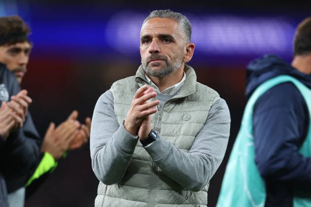 Arsenal FC v Sporting Clube de Portugal - UEFA Champions League 2025 26 Quarter-Final Second Leg Rui Borges head coach of Sporting Clube de Portugal applauds the fans after the UEFA Champions League 2025 26 Quarter-Final Second Leg match between Arsenal FC and Sporting Clube de Portugal at Arsenal Stadium on April 15, 2026 in London, England. WARNING! This Photograph May Only Be Used For Newspaper And Or Magazine Editorial Purposes. May Not Be Used For Publications Involving 1 player, 1 Club Or 1 Competition Without Written Authorisation From Football DataCo Ltd. For Any Queries, Please Contact Football DataCo Ltd on +44 (0) 207 864 9121 London Arsenal Stadium England United Kingdom Copyright: xAllstarxPicturexLibraryxLtdx