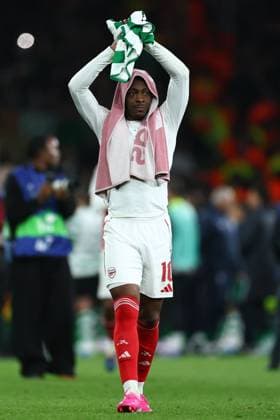 Eberechi Eze of Arsenal applauds fans at full time Arsenal v Sporting, UEFA Champions League, Quarter Final, Second Leg, Football, Emirates Stadium, London, UK - 15 Apr 2026London Emirates Stadium United Kingdom EDITORIAL USE ONLY No use with unauthorised audio, video, data, fixture lists, club league logos or live services. Online in-match use limited to 120 images, no video emulation. No use in betting, games or single club league player publications.  Copyright: xSimonxDael Shutterstockx 16828544bn