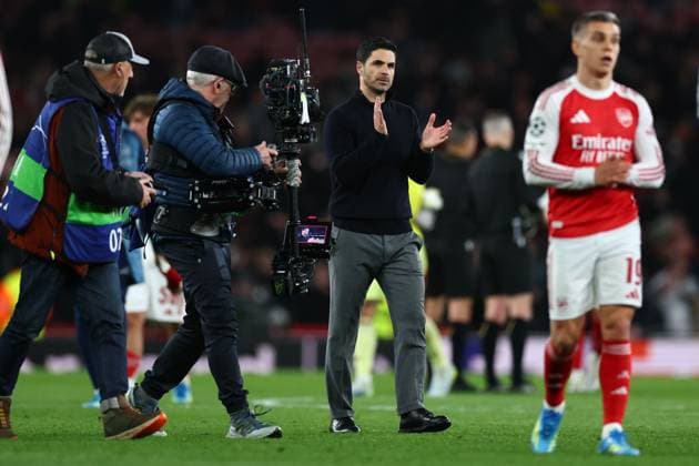 Mikel Arteta manager of Arsenal applauds fans at full time Arsenal v Sporting, UEFA Champions League, Quarter Final, Second Leg, Football, Emirates Stadium, London, UK - 15 Apr 2026London Emirates Stadium United Kingdom EDITORIAL USE ONLY No use with unauthorised audio, video, data, fixture lists, club league logos or live services. Online in-match use limited to 120 images, no video emulation. No use in betting, games or single club league player publications.  Copyright: xSimonxDael Shutterstockx 16828544bp