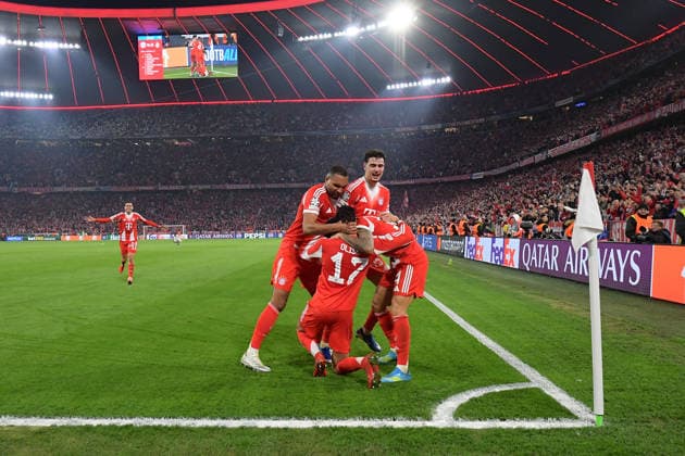 15 04 2026, xemx, Football UEFA Champions League, FC Bayern Muenchen Real Madrid v l Torjubel nach dem Tor zum celebrating the goal celebrate 4 3 durch Michael Olise FC Bayern Muenchen DFL DFB REGULATIONS PROHIBIT ANY USE OF PHOTOGRAPHS as IMAGE SEQUENCES and or QUASI VIDEO Muenchen