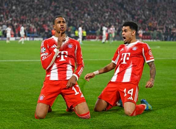 15 04 2026, Football UEFA Championsleague 2025 2026 quarter-final second leg, FC Bayern Munich Real Madrid, in the Allianz Arena Munich, f l Michael Olise FC Bayern Munich and Luis Diaz FC Bayern Munich , celebrate the 4 3 DFL and DFB regulations prohibit any use of photographs as image sequences and or quasi video