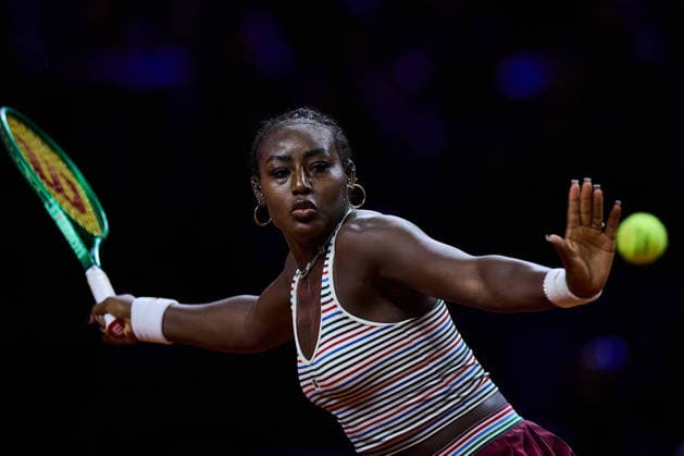 April 15, 2026, Stuttgart, Baden-Wuerttemberg, Germany: Alycia Parks of United States returns with forehand to Noma Noha Akugue of Germany during the 49. Porsche Tennis Grand Prix, Stuttgart - WTA500, 15.4.2026 in Stuttgart, Germany Tennis 2026: Porsche Tennis Grand Prix: PARKS 6:4 6:2 NOHA AKUGUE  - ZUMAs343 20260415_zsp_s343_056 Copyright: xMathiasxSchulzx