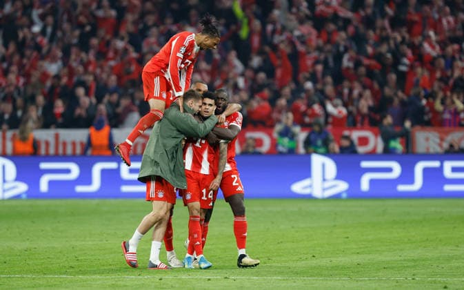 15 04 2026, xjrdrx, Football UEFA Champions League, FC Bayern Muenchen Real Madrid v l Luis Diaz FC Bayern Muenchen celebrate the goal, Der Torjubel zum 4 3 DFL DFB REGULATIONS PROHIBIT ANY USE OF PHOTOGRAPHS as IMAGE SEQUENCES and or QUASI VIDEO Muenchen