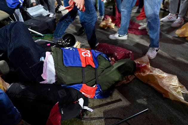 in the final phase of the match, some Munich fans storm over the barrier unhindered by security personnel and injure several photographers, including Kai Pfaffenbach REUTERS on the ground FC Bayern Muenchen FCB vs Real Madrid UEFA CL Champions League quarter-final second leg 15 04 2026 DFL REGULATIONS PROHIBIT ANY USE OF PHOTOGRAPHS AS IMAGE SEQUENCES AND OR QUASI VIDEO FC Bayern Muenchen FCB vs Real Madrid CL Champions League