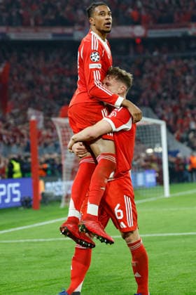 15 04 2026, xjrdrx, Football UEFA Champions League, FC Bayern Muenchen Real Madrid v l Torjubel nach dem Tor zum celebrating the goal celebrate 4 3 durch Michael Olise FC Bayern Muenchen mit Joshua Kimmich FC Bayern Muenchen DFL DFB REGULATIONS PROHIBIT ANY USE OF PHOTOGRAPHS as IMAGE SEQUENCES and or QUASI VIDEO Muenchen